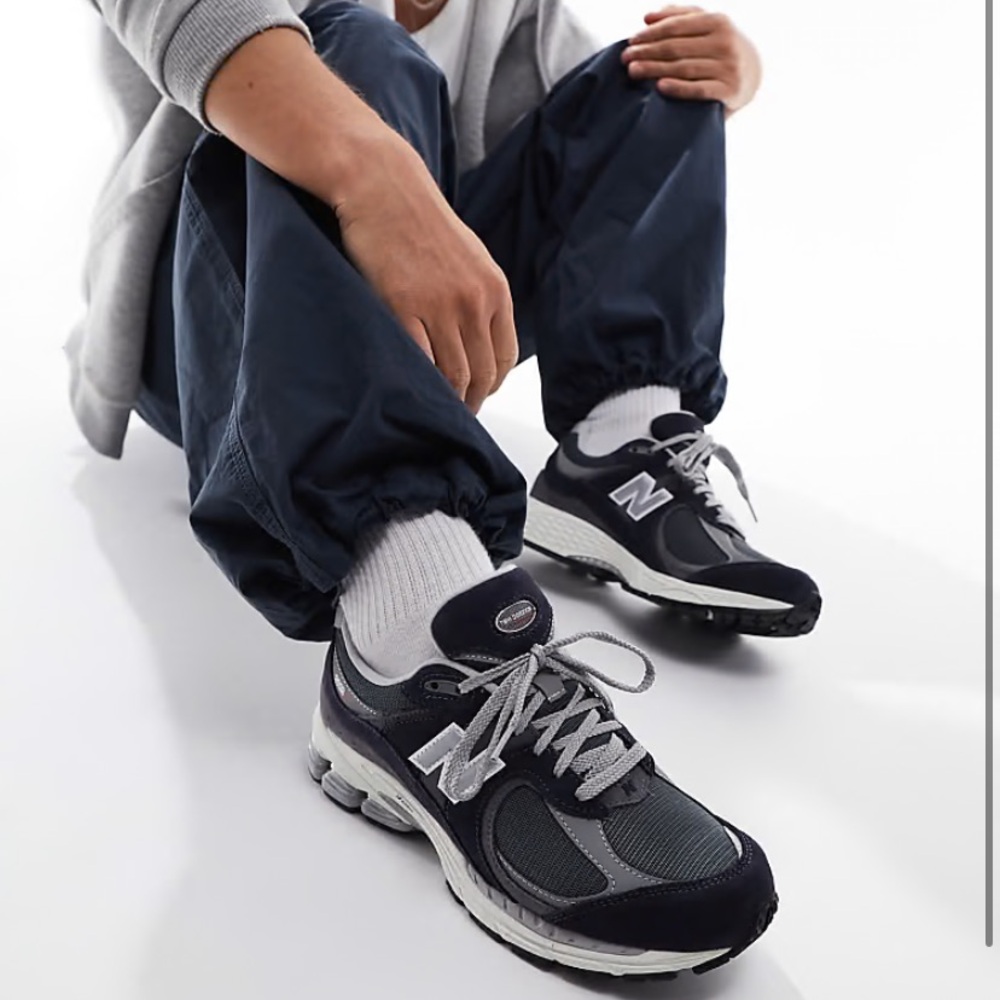 New Balance 2002R Sneakers in Navy Men’s or Women’s